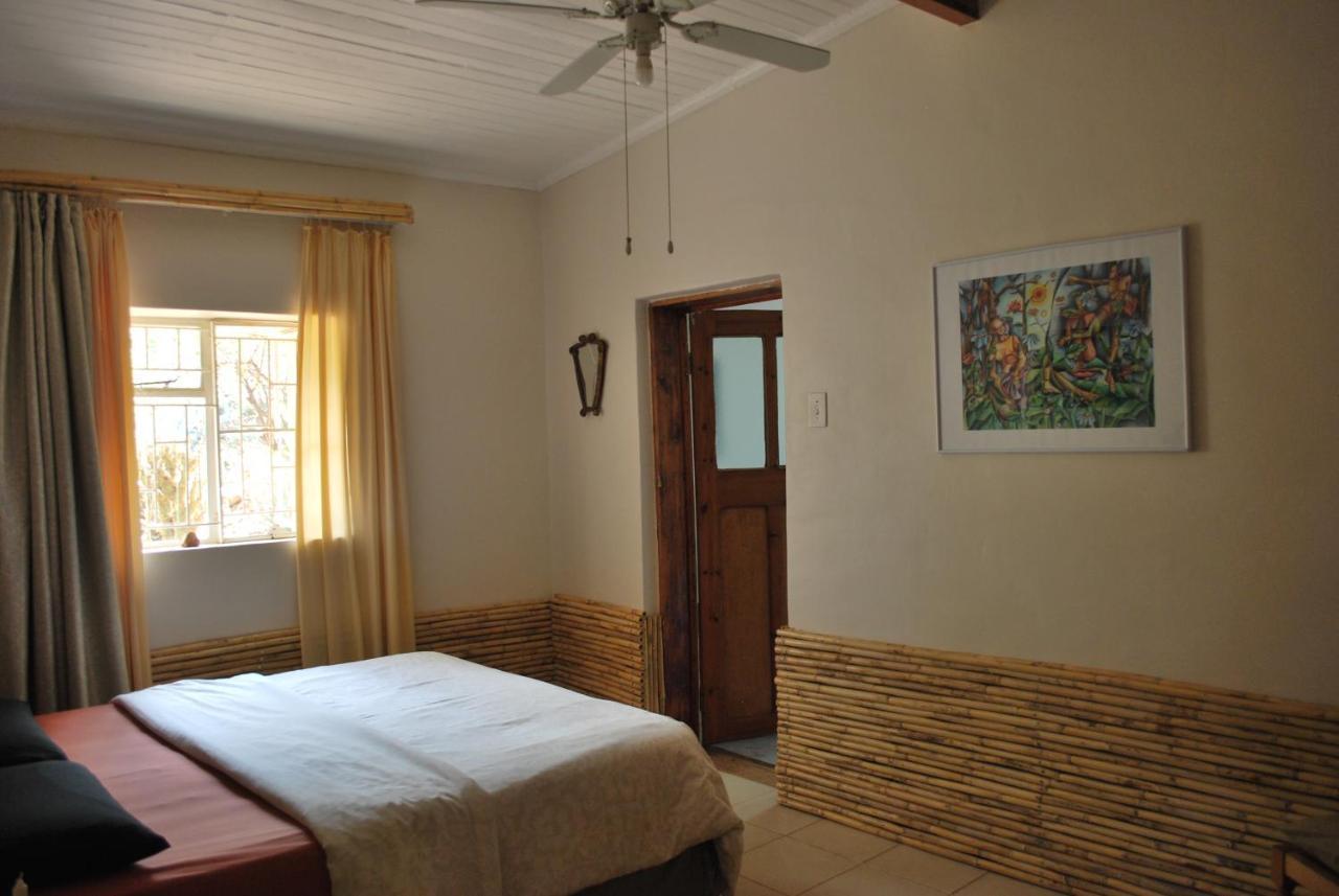 Amber Lagoon Backpackers Lodge Vleirivier エクステリア 写真